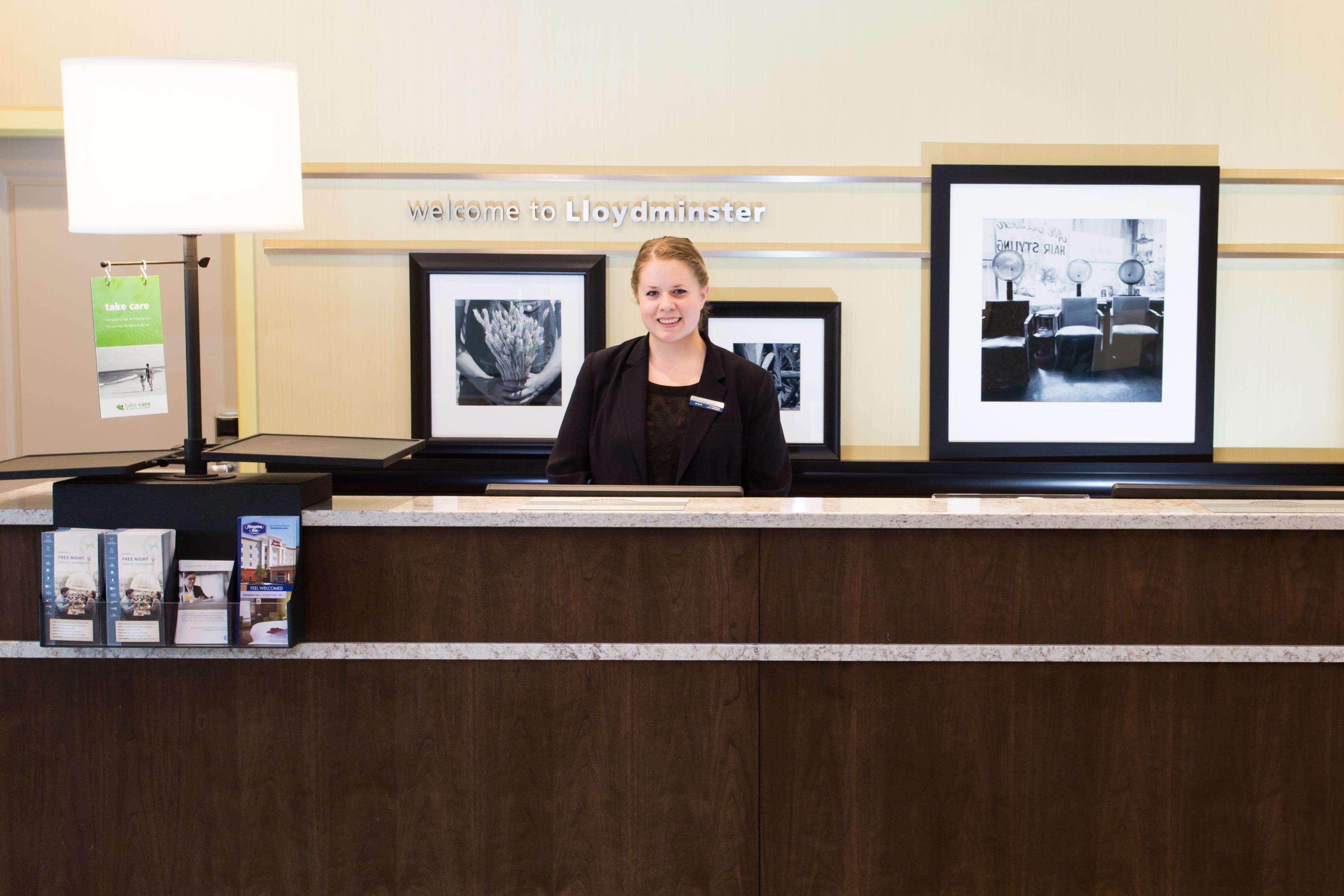 Hampton Inn By Hilton Lloydminster Extérieur photo