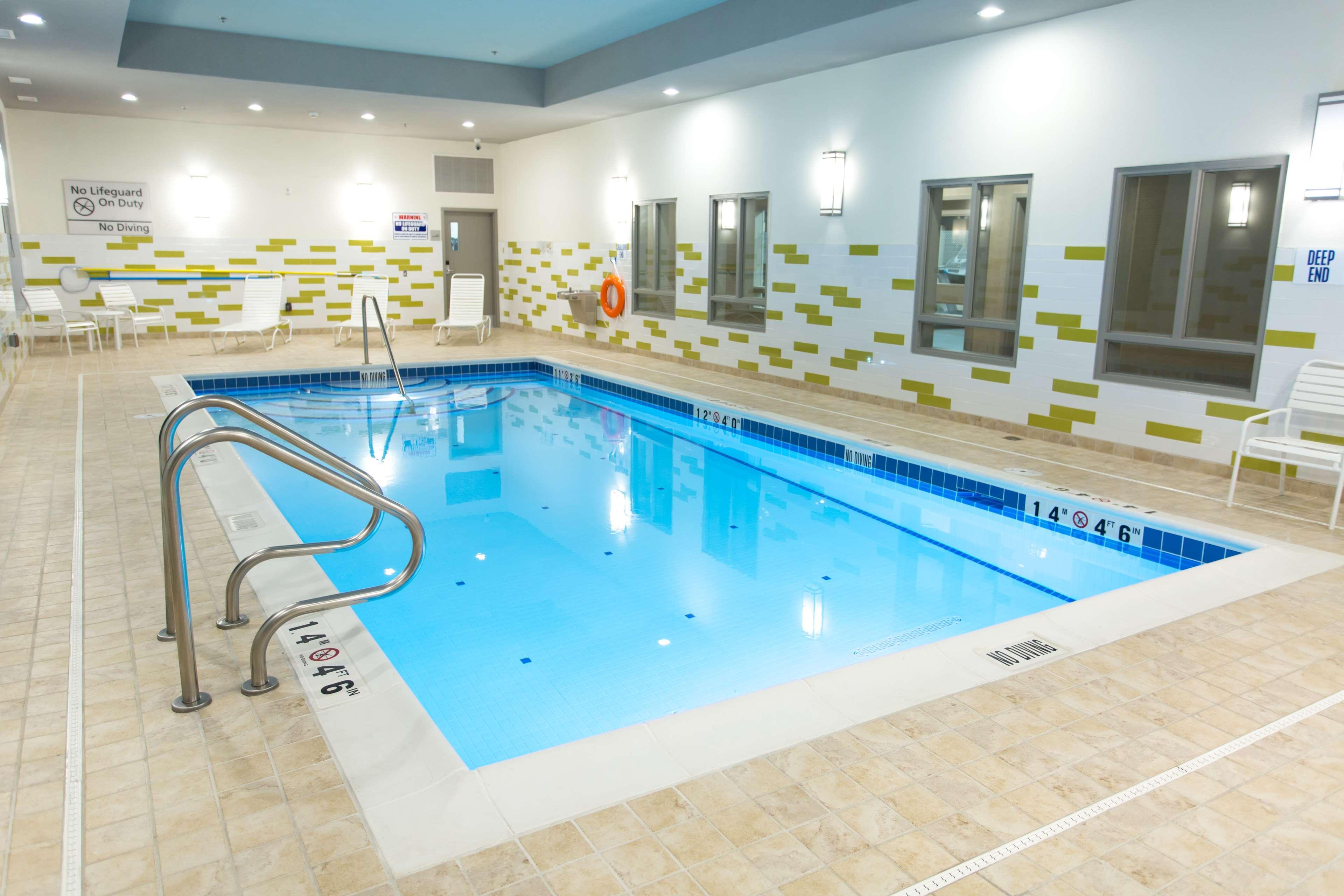Hampton Inn By Hilton Lloydminster Extérieur photo