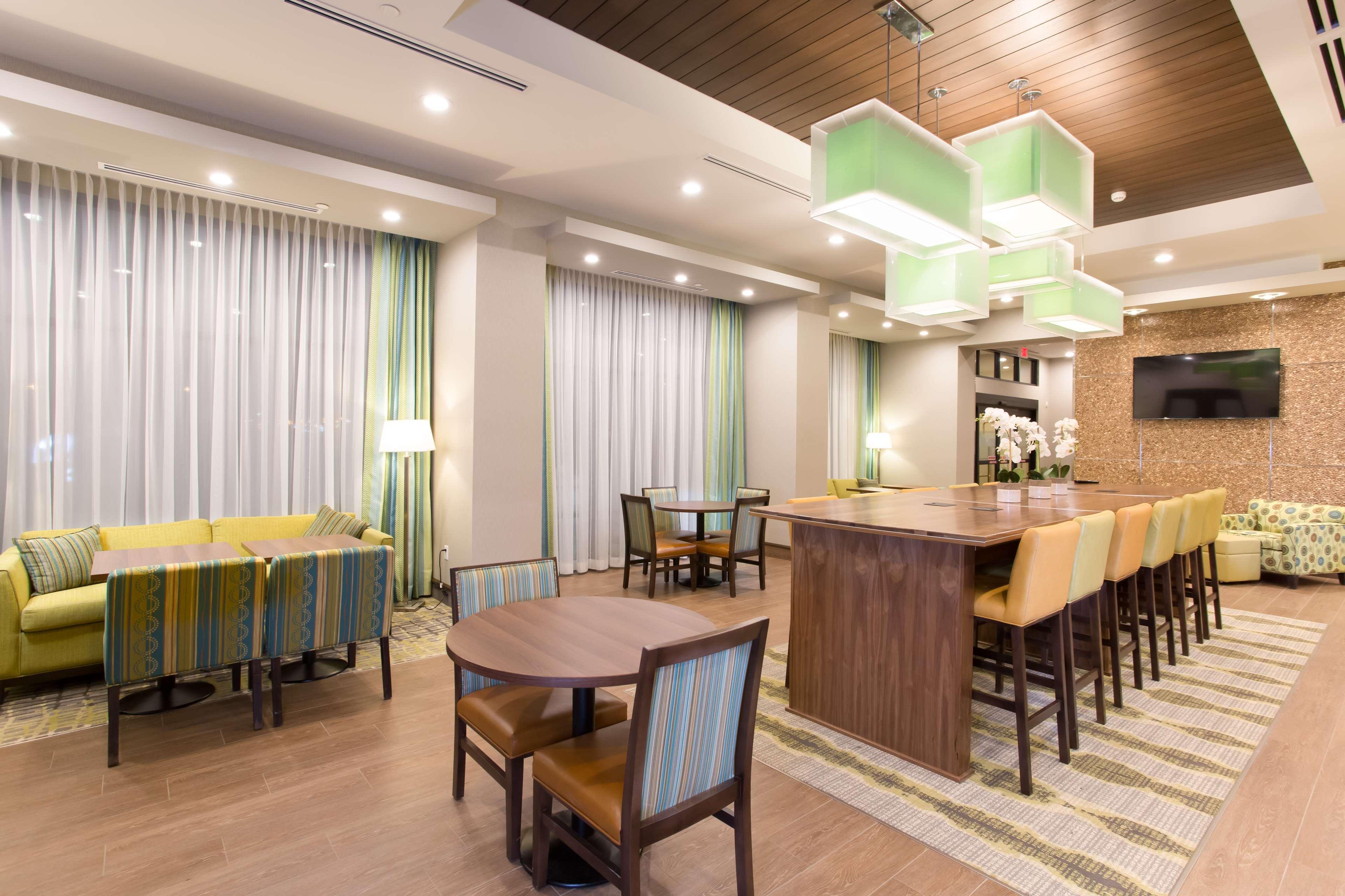 Hampton Inn By Hilton Lloydminster Extérieur photo