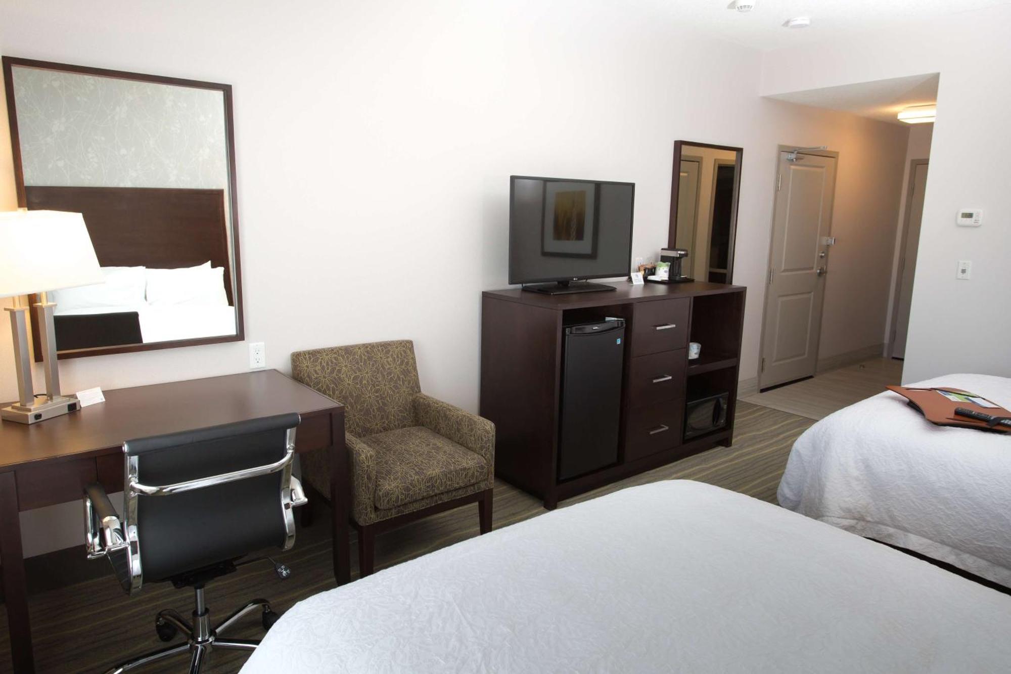 Hampton Inn By Hilton Lloydminster Extérieur photo