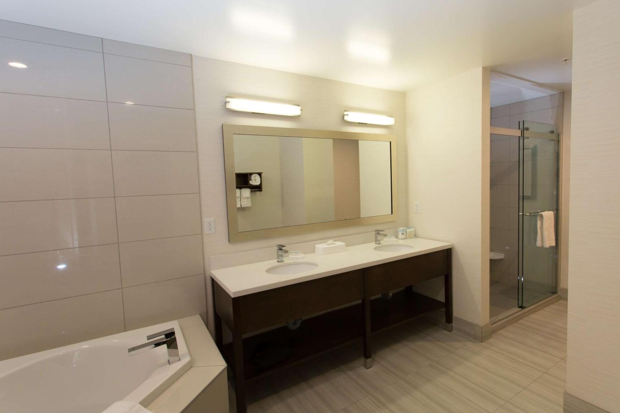 Hampton Inn By Hilton Lloydminster Extérieur photo