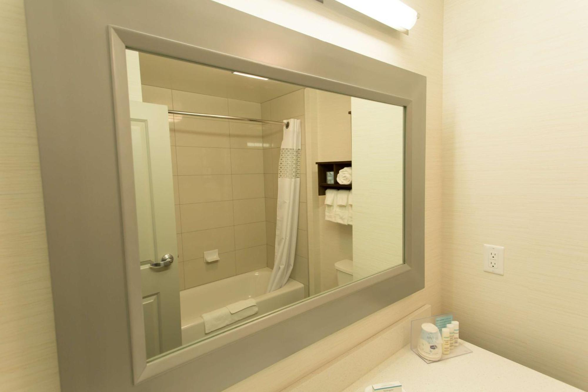 Hampton Inn By Hilton Lloydminster Extérieur photo