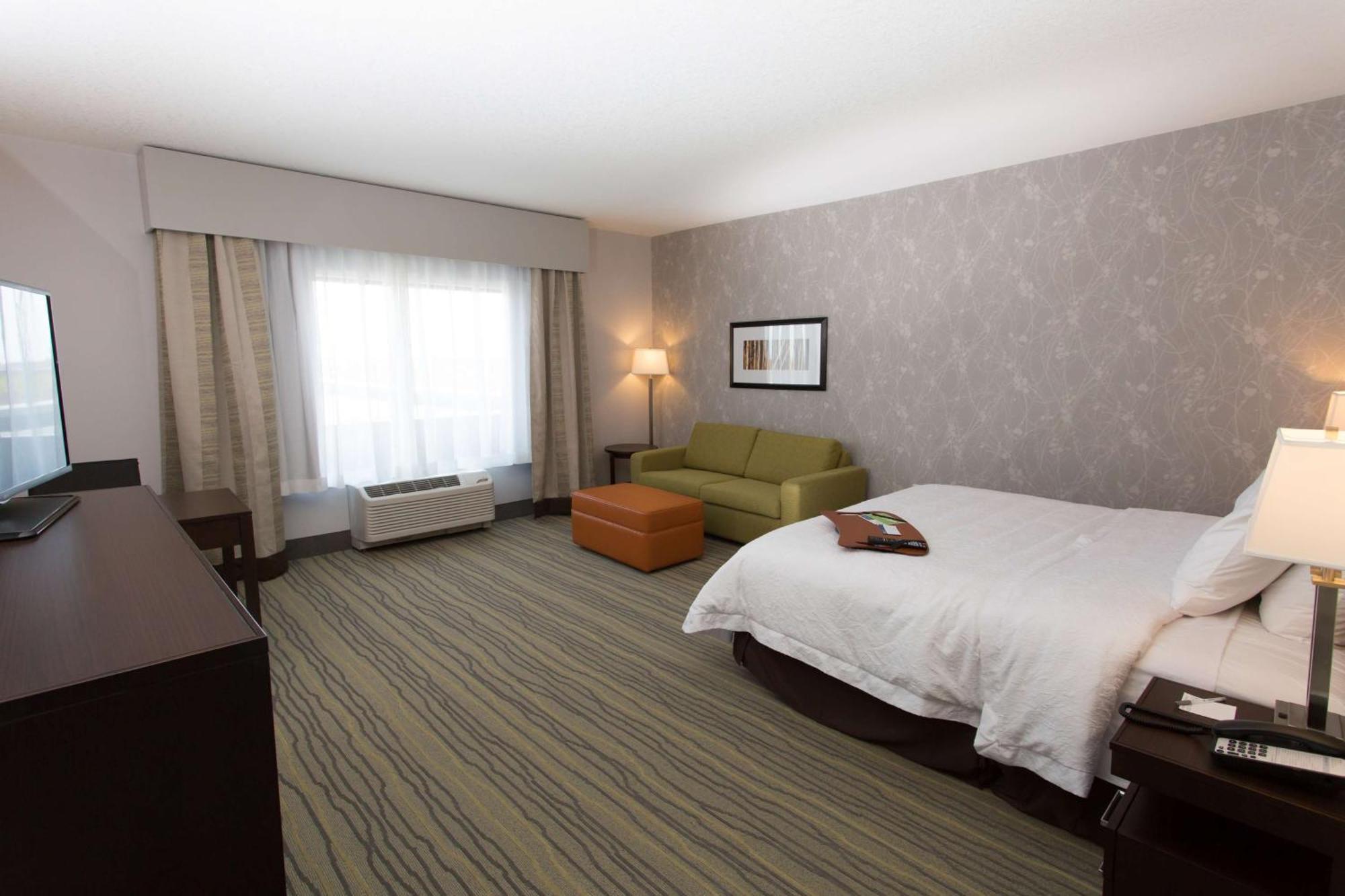 Hampton Inn By Hilton Lloydminster Extérieur photo