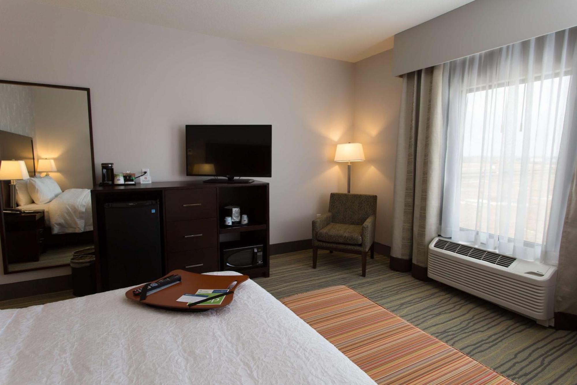Hampton Inn By Hilton Lloydminster Extérieur photo