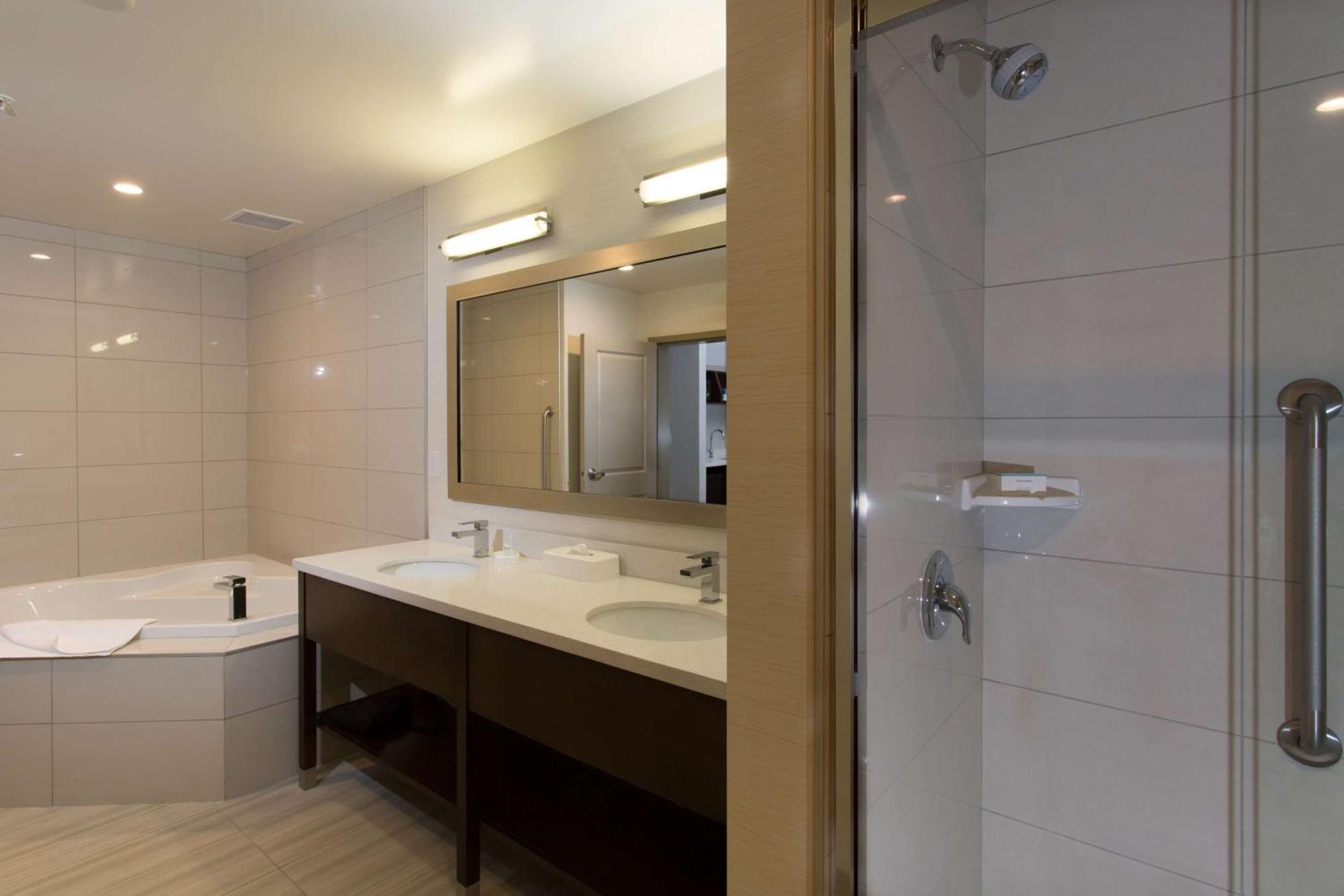 Hampton Inn By Hilton Lloydminster Extérieur photo