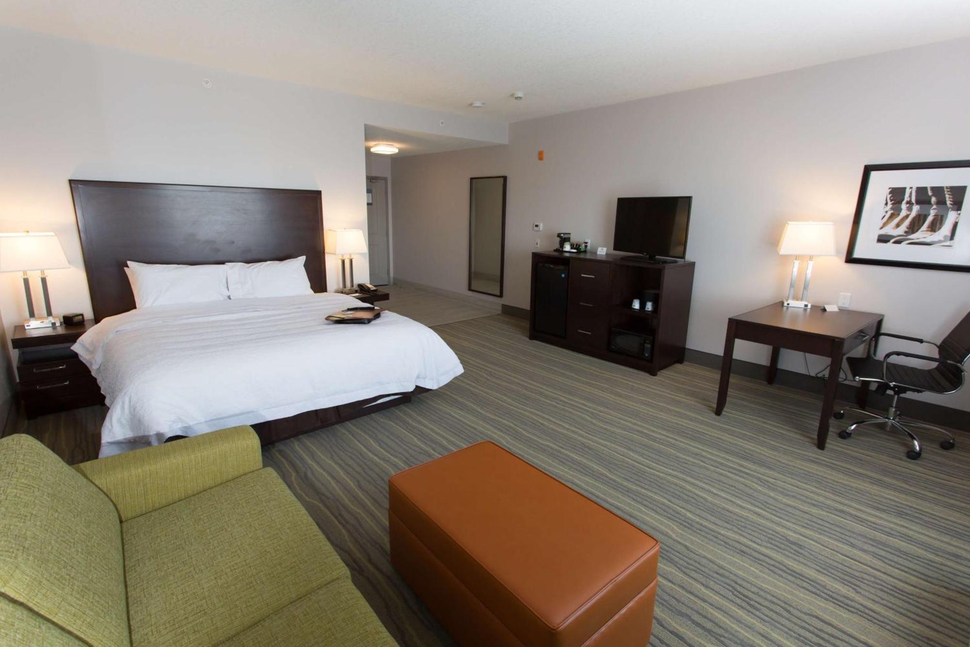 Hampton Inn By Hilton Lloydminster Extérieur photo