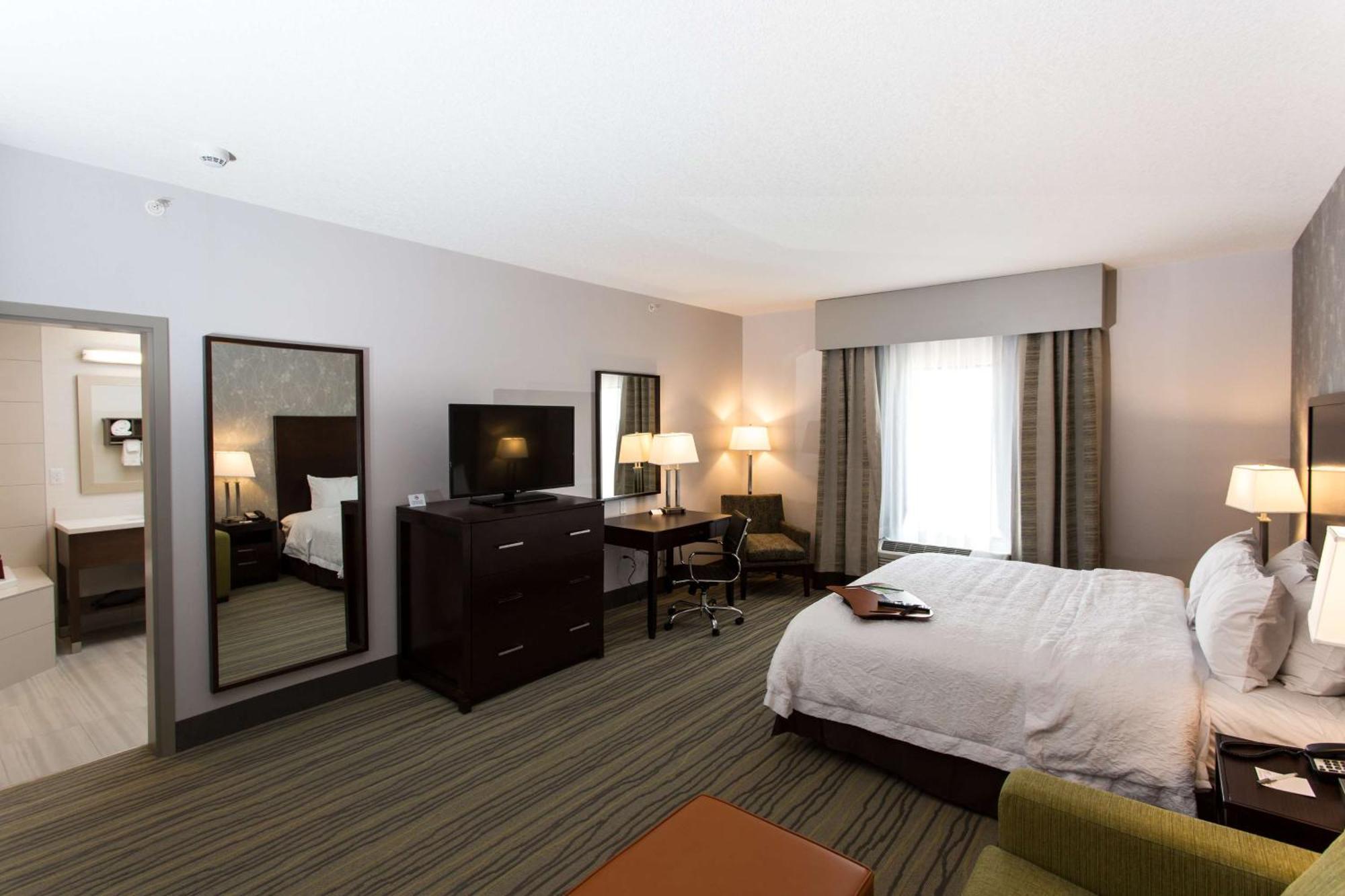 Hampton Inn By Hilton Lloydminster Extérieur photo