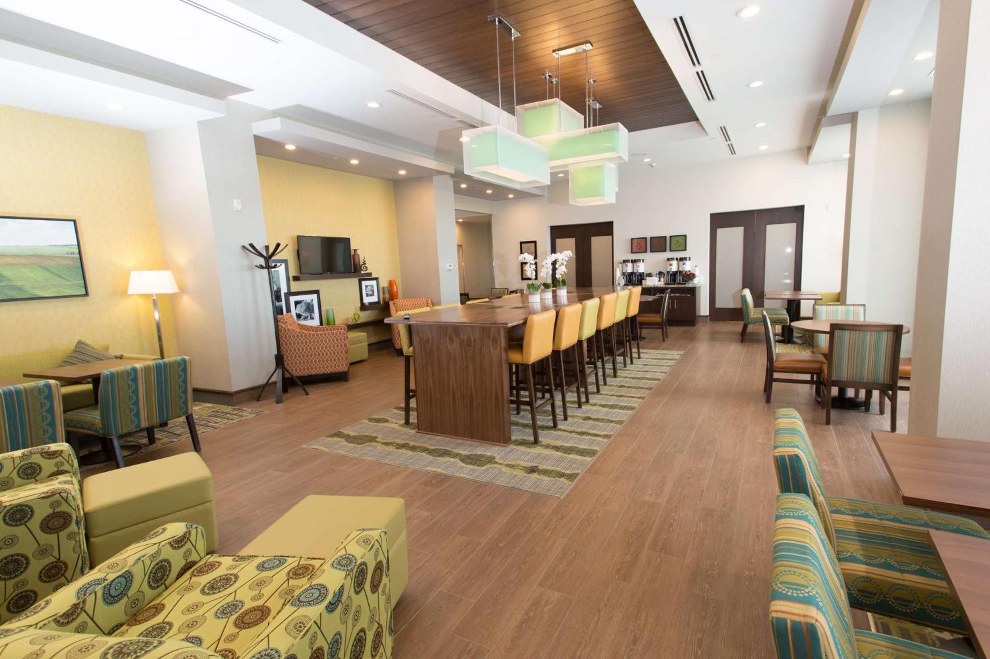Hampton Inn By Hilton Lloydminster Extérieur photo