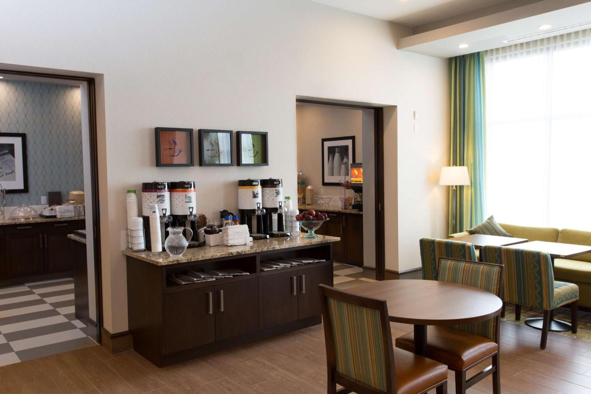 Hampton Inn By Hilton Lloydminster Extérieur photo