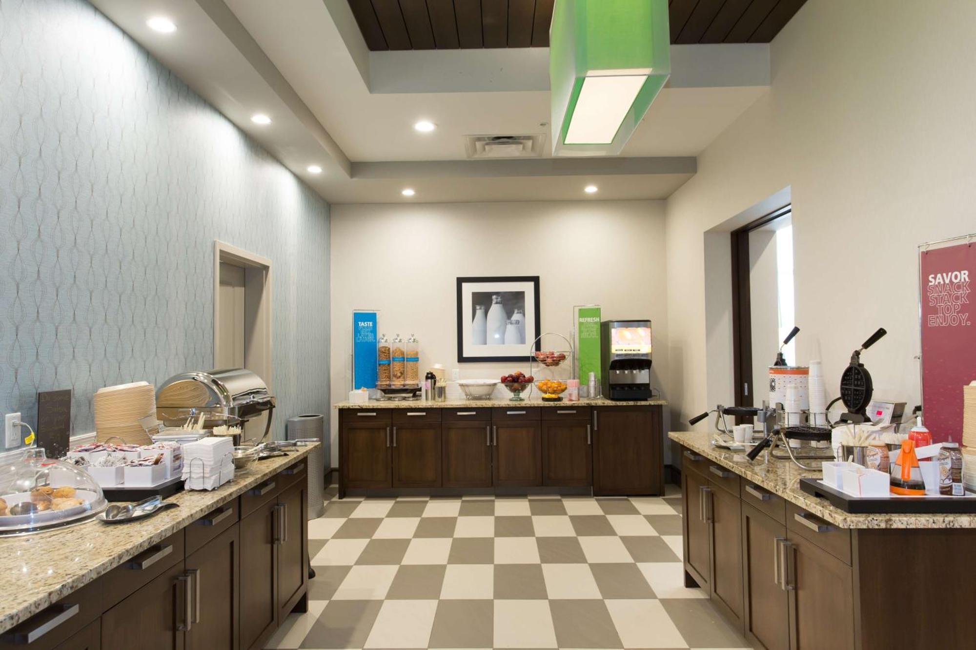 Hampton Inn By Hilton Lloydminster Extérieur photo